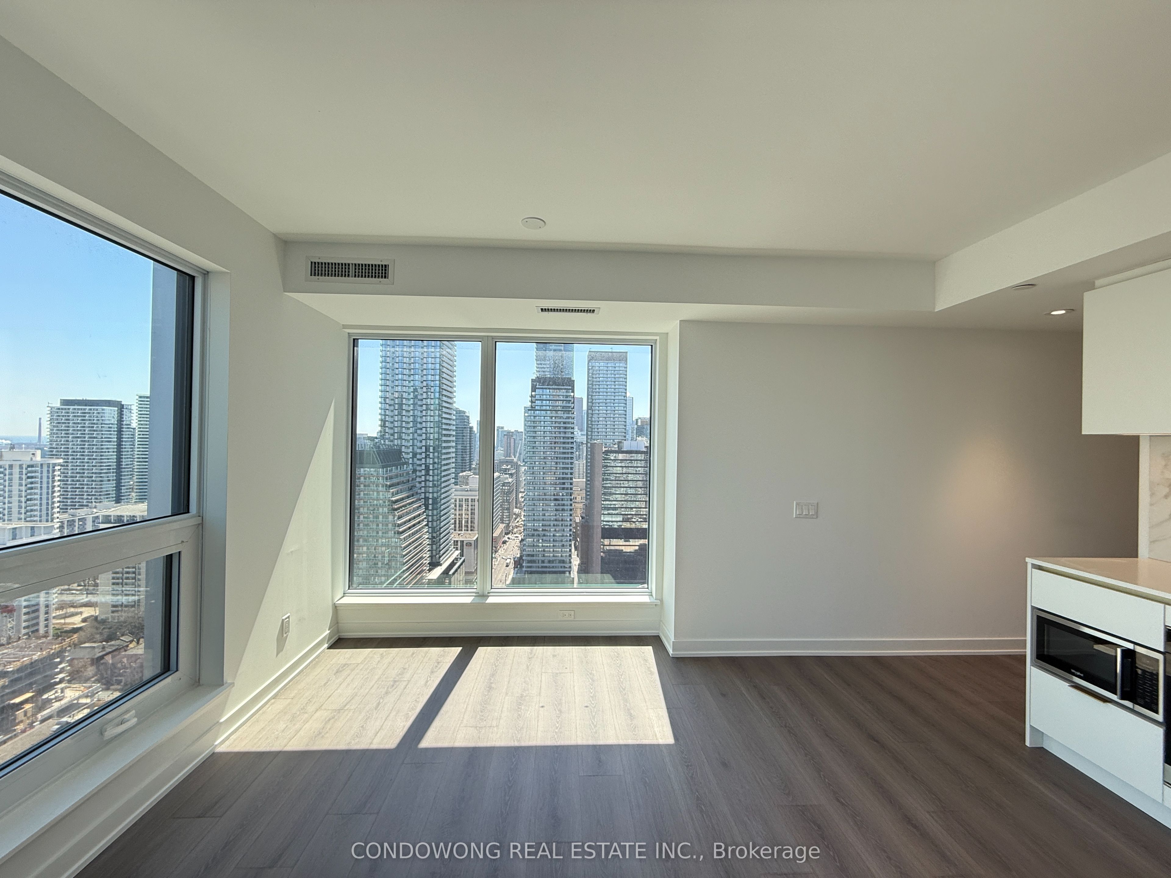 3309-8 Wellesley Street W, Toronto, ON, M4Y 0J5 photo 5