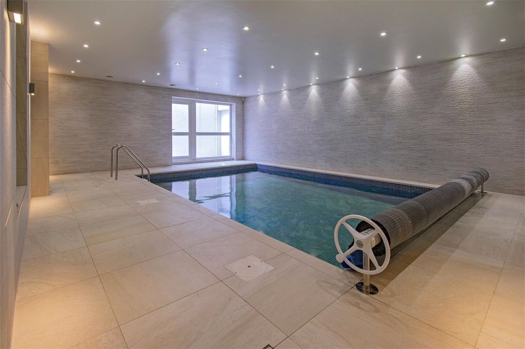 Additional image 6 of 6 bed detached house for saleSpencer Close, Radlett, Hertfordshire WD7