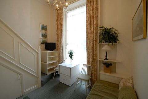 Craven Hill Gardens, London W2, Studio to rent