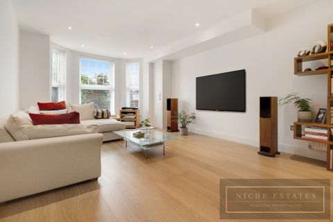 Nether Street, London N3