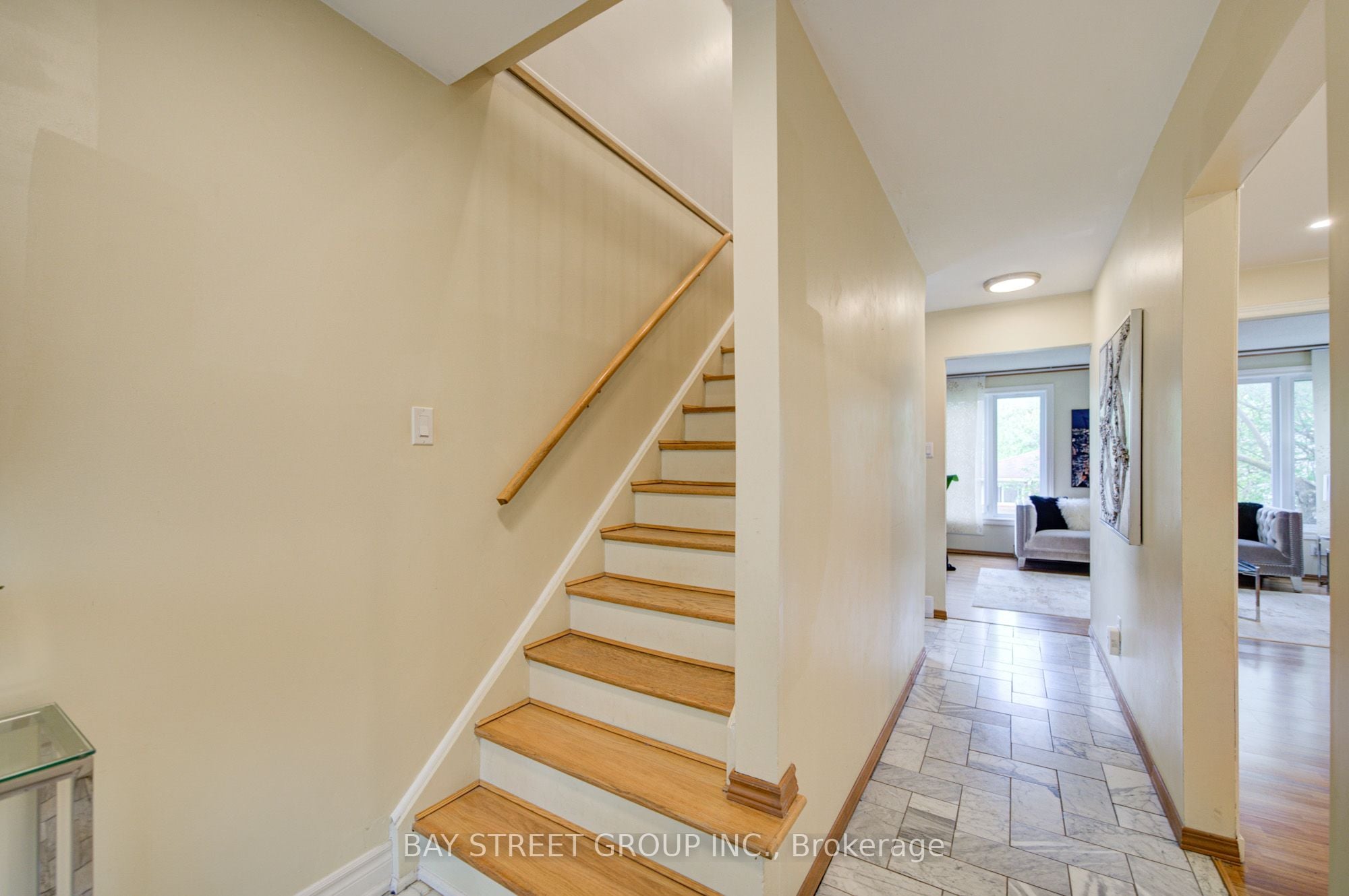 154 Thoms Crescent, Newmarket, ON, L3Y 1E1 photo 3