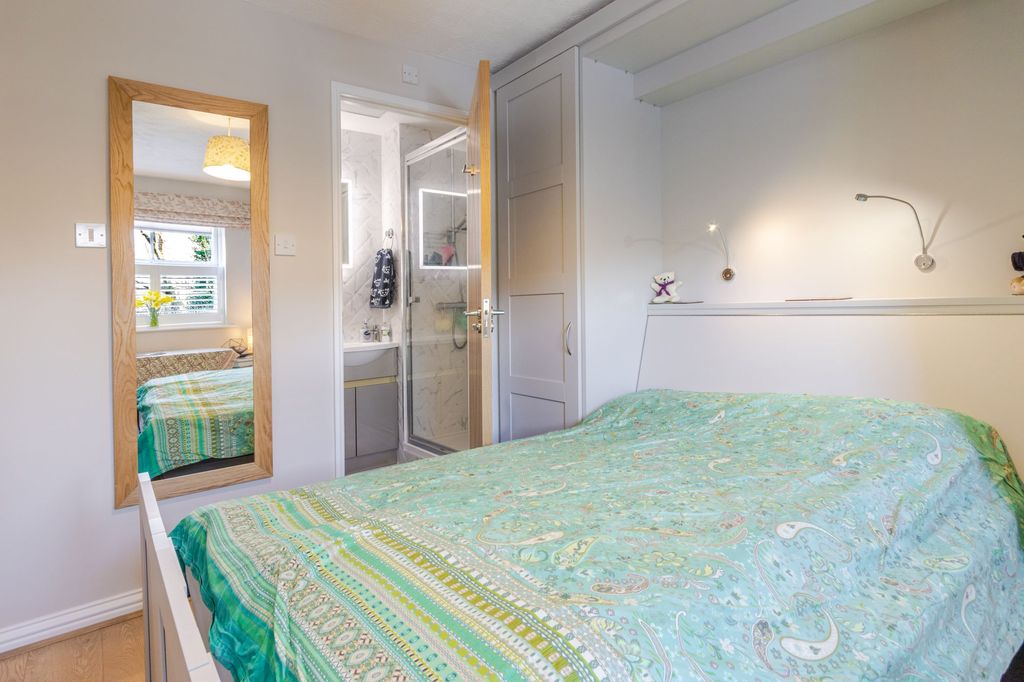 Additional image 9 of 2 bed flat for saleSalters Close, Rickmansworth WD3