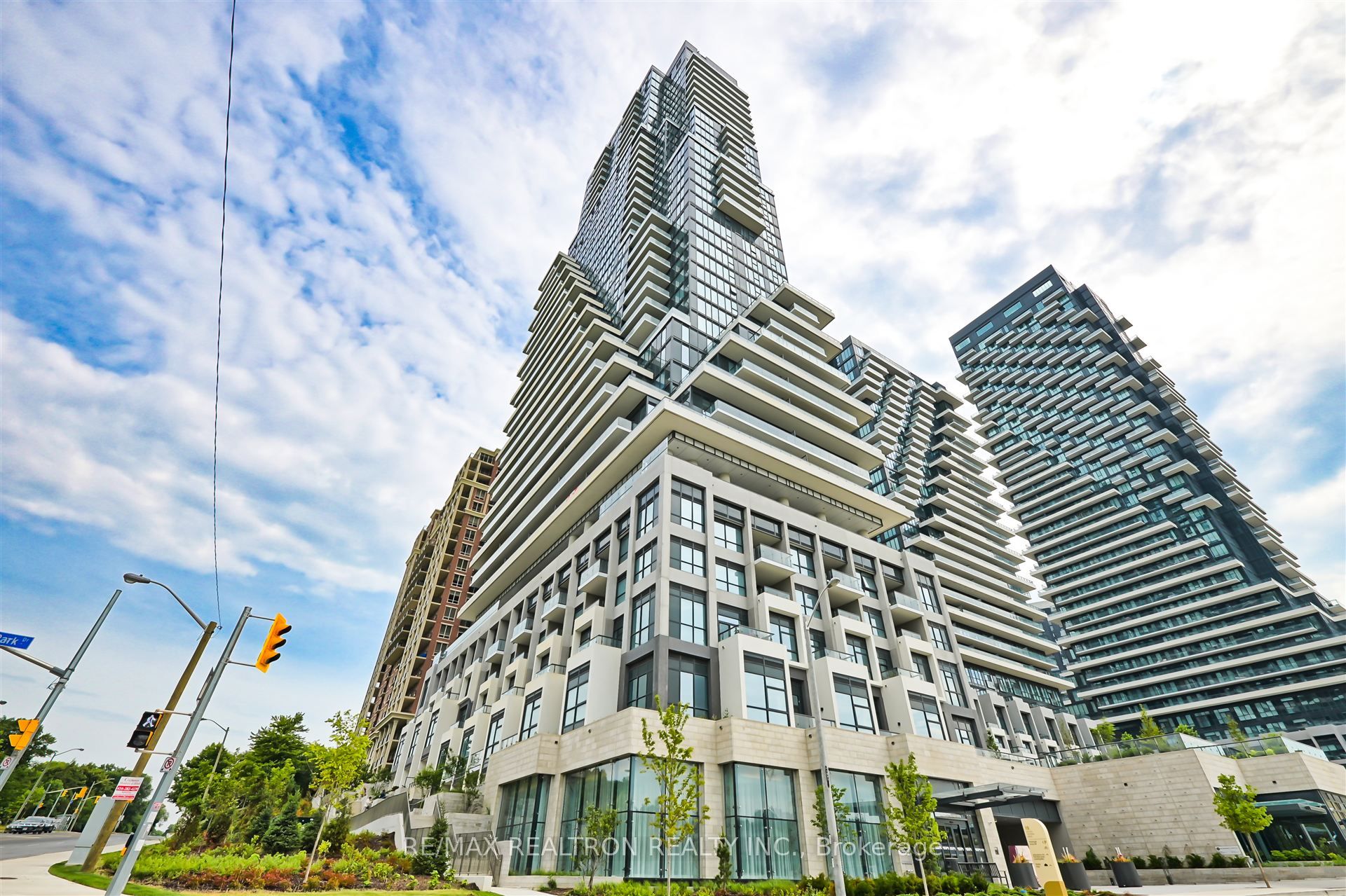 112-10 Inn On The Park Drive, Toronto, ON, M3C 0P9