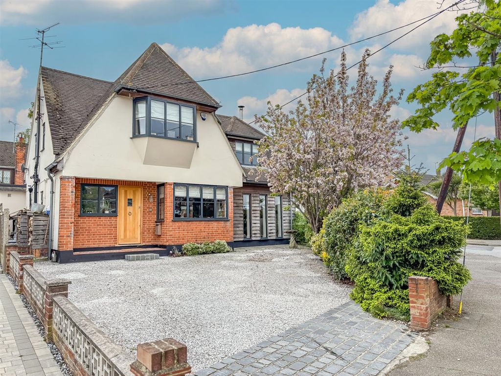 4 bed detached house for saleGrove Road, Rayleigh SS6