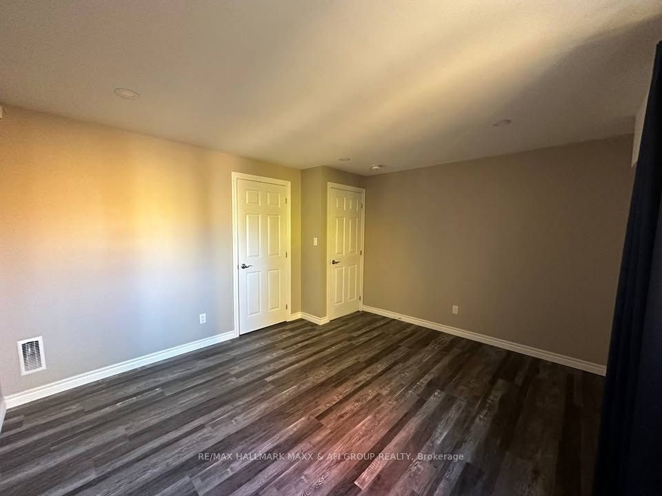 33 Camelot Square, Barrie, ON, L4M 0C3 photo 5