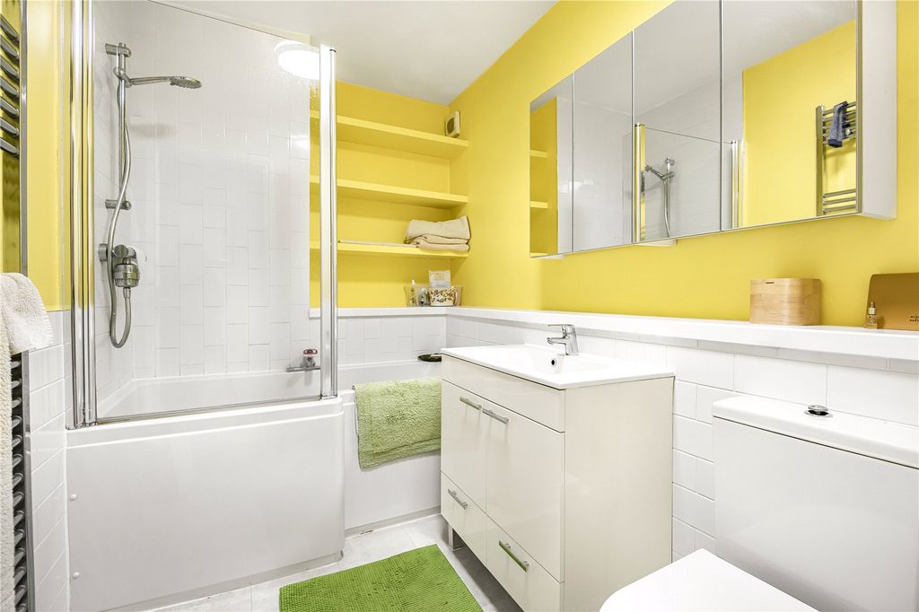 Additional image 13 of 2 bed flat for saleHigh Firs, Gills Hill, Radlett, Hertfordshire WD7