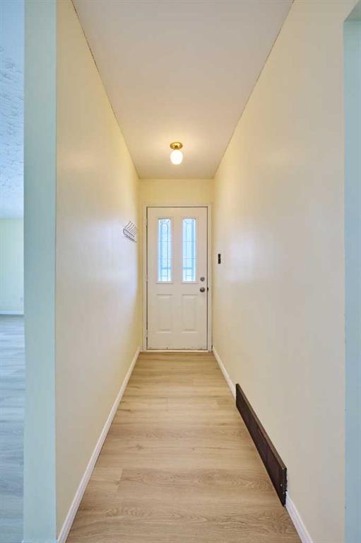 28 Cornell Place NW, Calgary, AB, T2K 1J4 photo 5