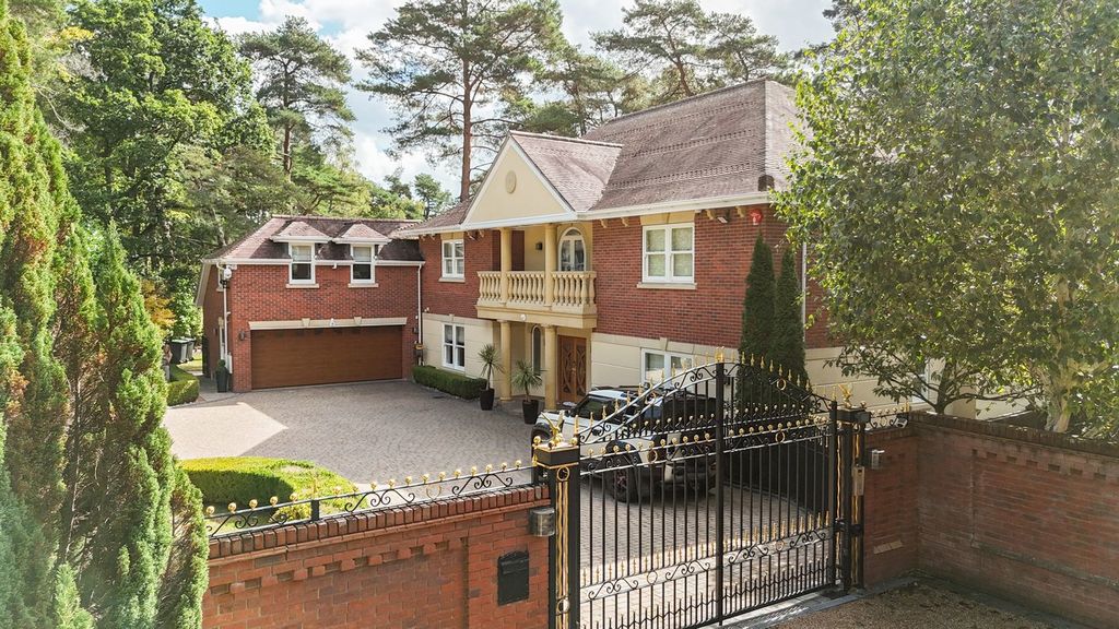 6 bed detached house for saleAvon Castle Drive, Ringwood BH24