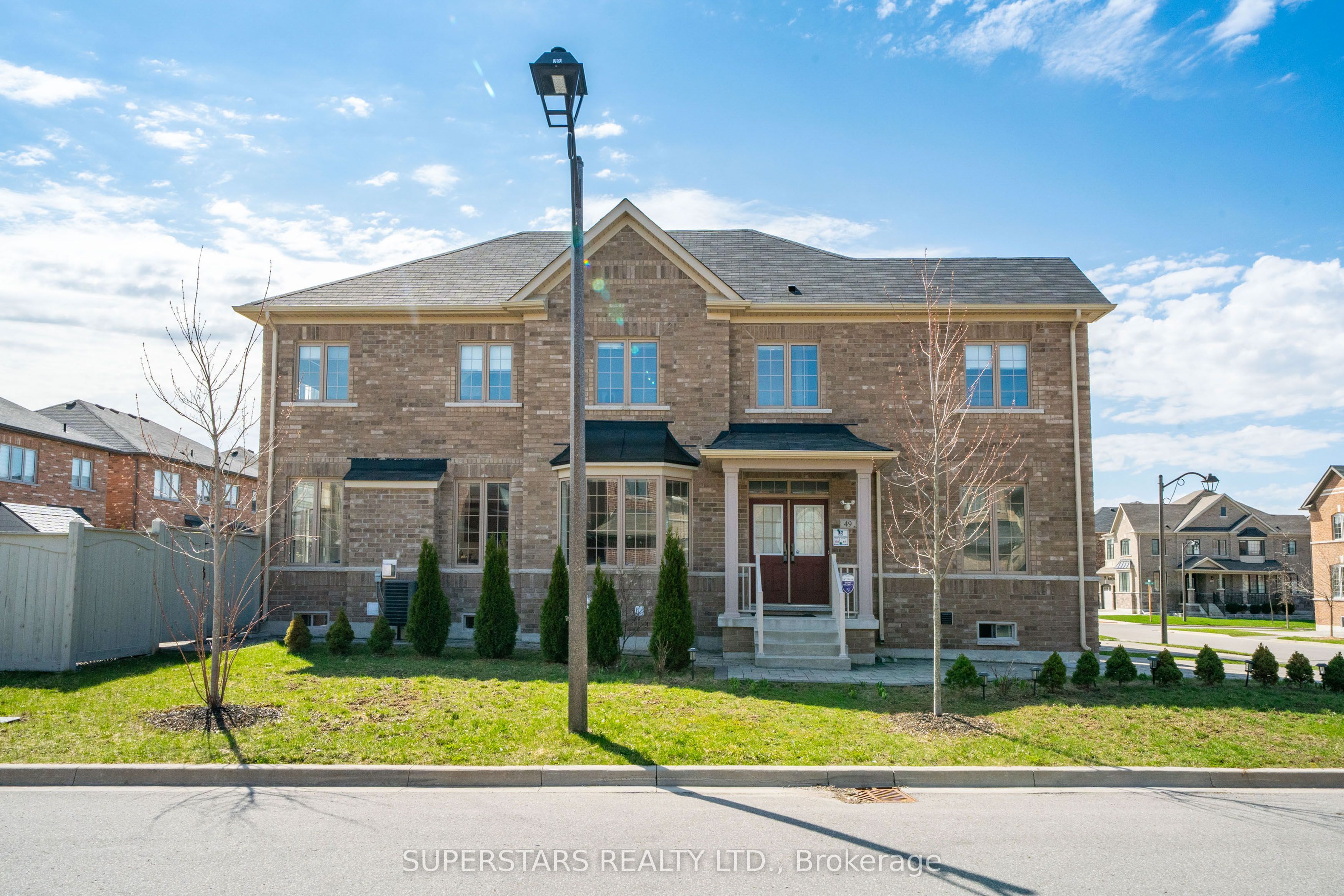 Main and Upp-49 Birkett Way, Whitchurch-stouffville, ON, L4A 4P7 photo 2