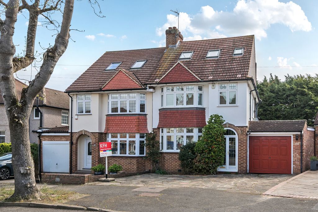 4 bed semi-detached house for saleEverard Avenue, Hayes, Kent BR2