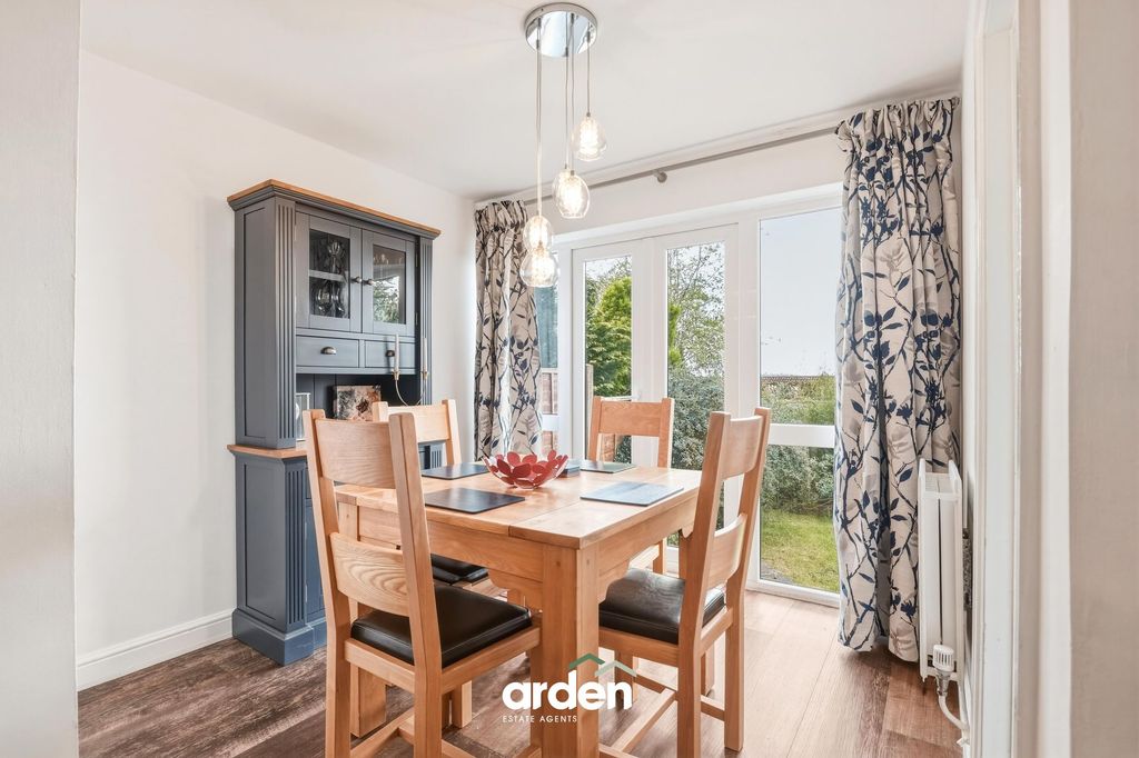 2 bed flat for saleBromsgrove Road, Redditch B97 photo 5