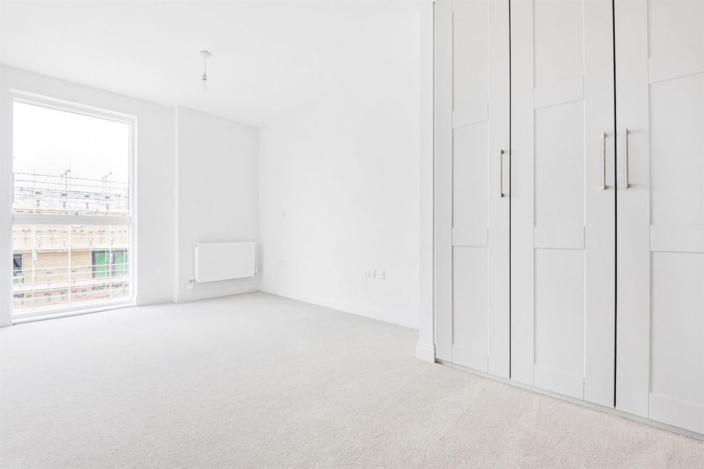 Additional image 7 of 2 bed flat for saleCarraway Street, Reading RG1