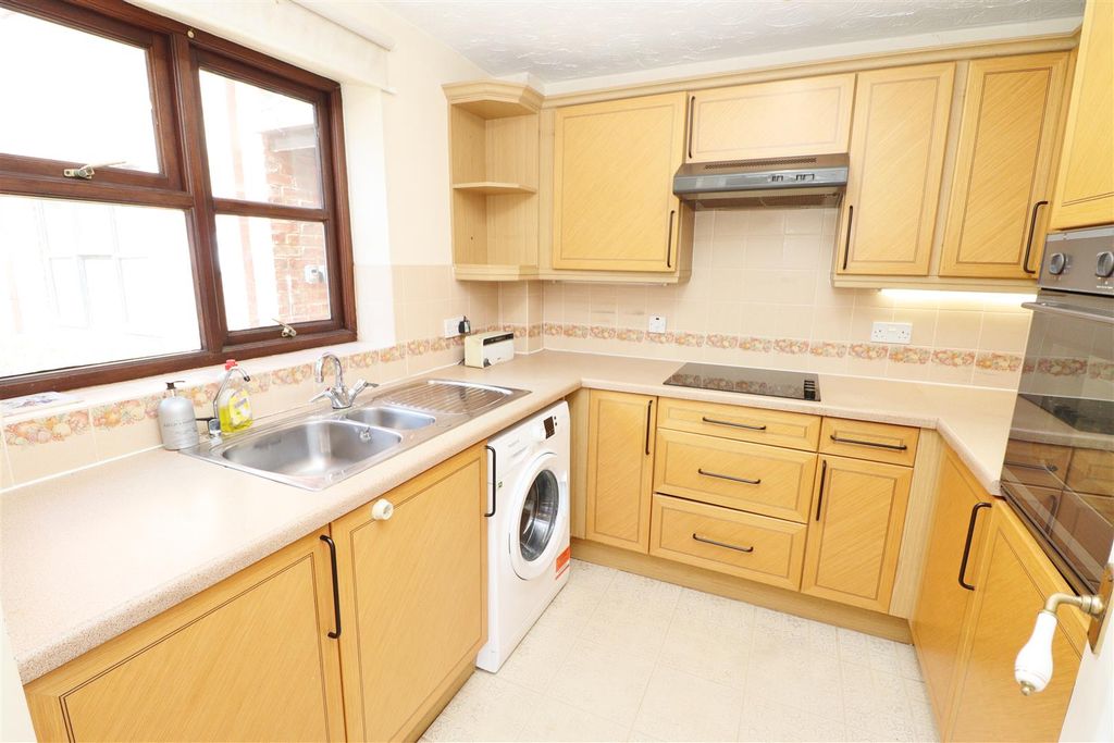 Additional image 5 of 2 bed flat for saleSlade Court, Watling Street, Radlett WD7
