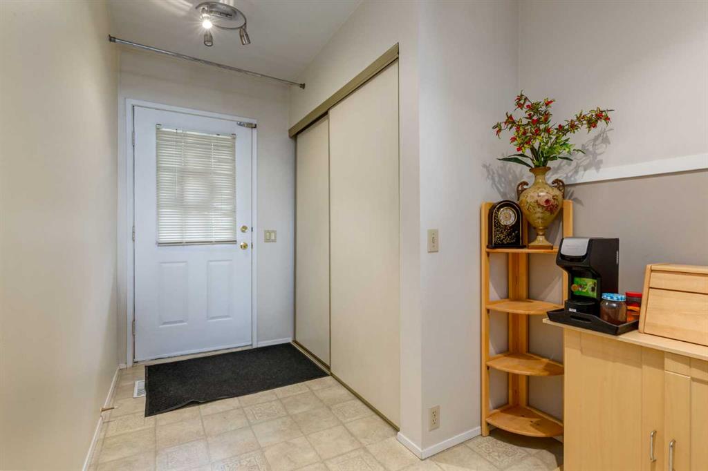 56-5019 46 Avenue SW, Calgary, AB, T3E 6R1 photo 3