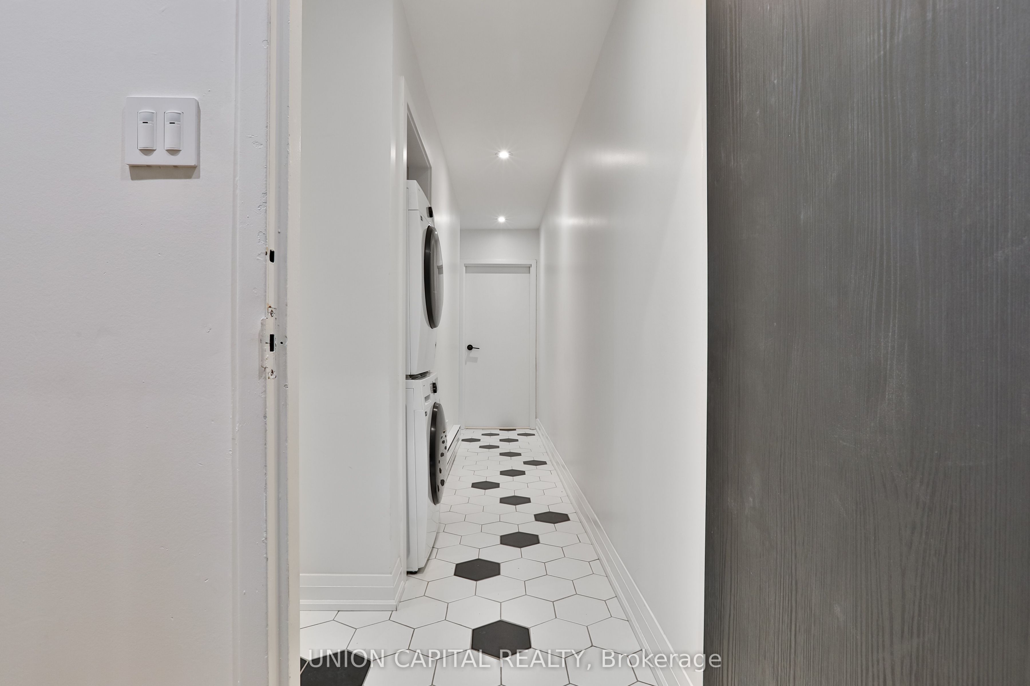 1-612 Gerrard Street E, Toronto, ON, M4M 1Y3