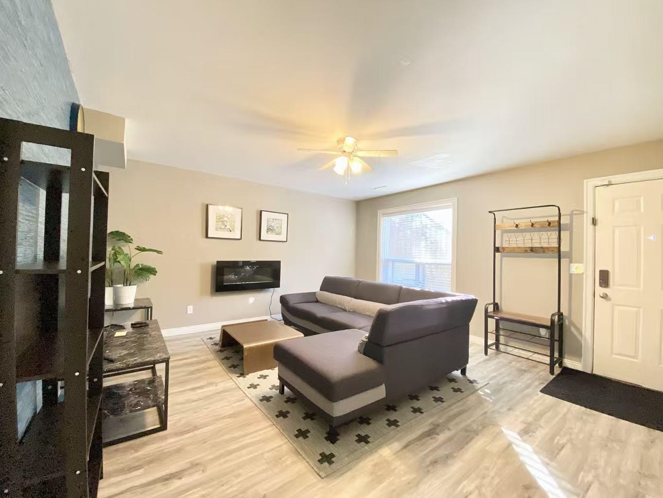 Basement-159 89a Avenue, Surrey, BC, V4N 5M2