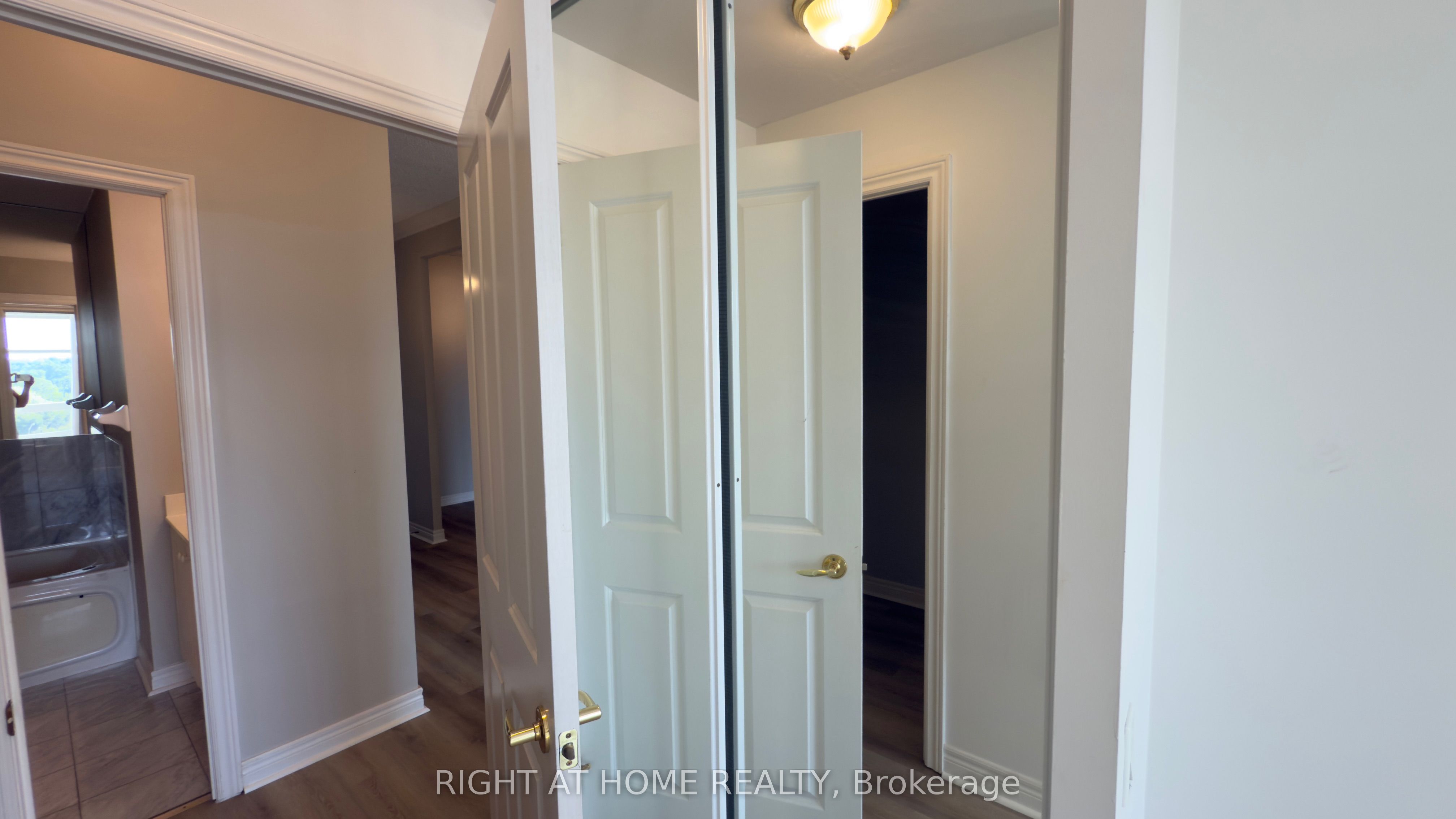 Additional image 4 of 703-40 Old Mill Road, Oakville, ON, L6J 7W2