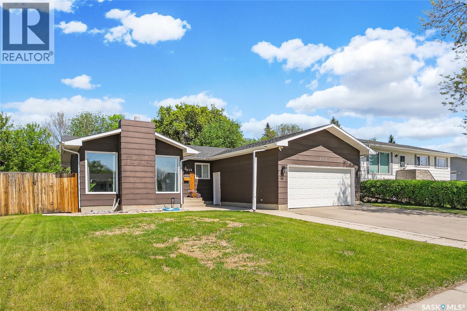 215 Neatby Crescent, Saskatoon, SK, S7M4W9 photo 2
