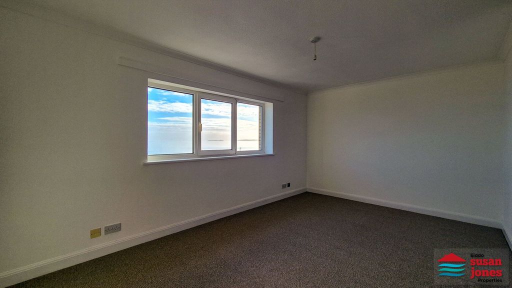 Additional image 13 of 3 bed terraced house for saleSouth Beach, Pwllheli LL53