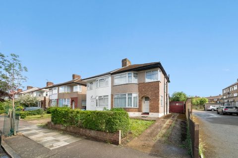 The Heights, Northolt UB5
