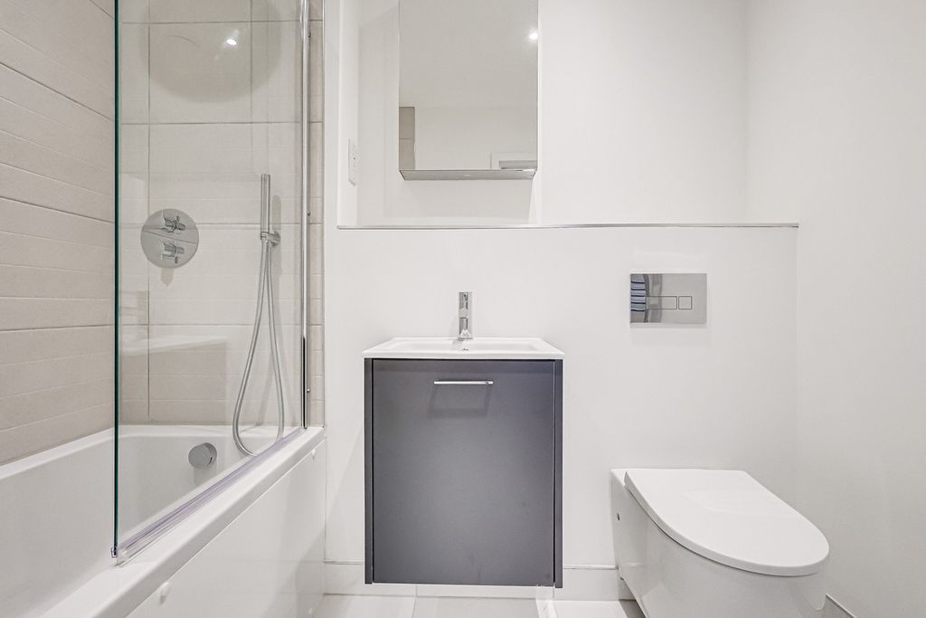 Additional image 10 of 1 bed flat for saleHigh Street, Rayleigh SS6