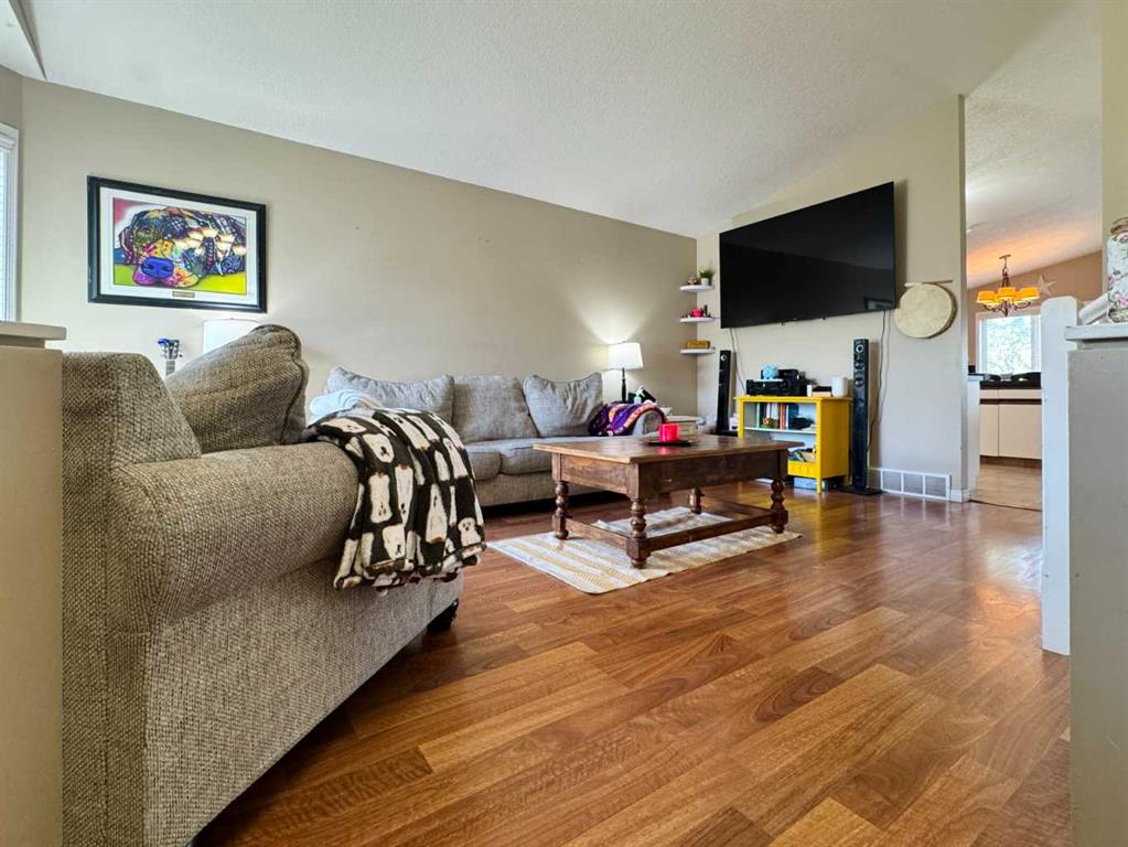 93 Heritage Crescent W, Lethbridge, AB, T1K 6X2 photo 5