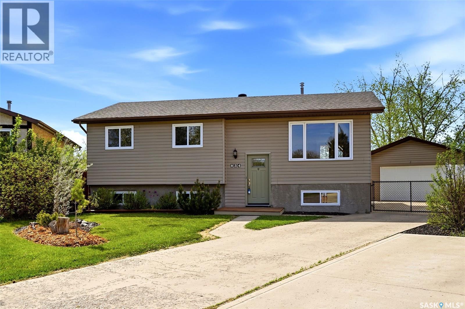 834 Erb Bay, Regina, SK, S4N7B1