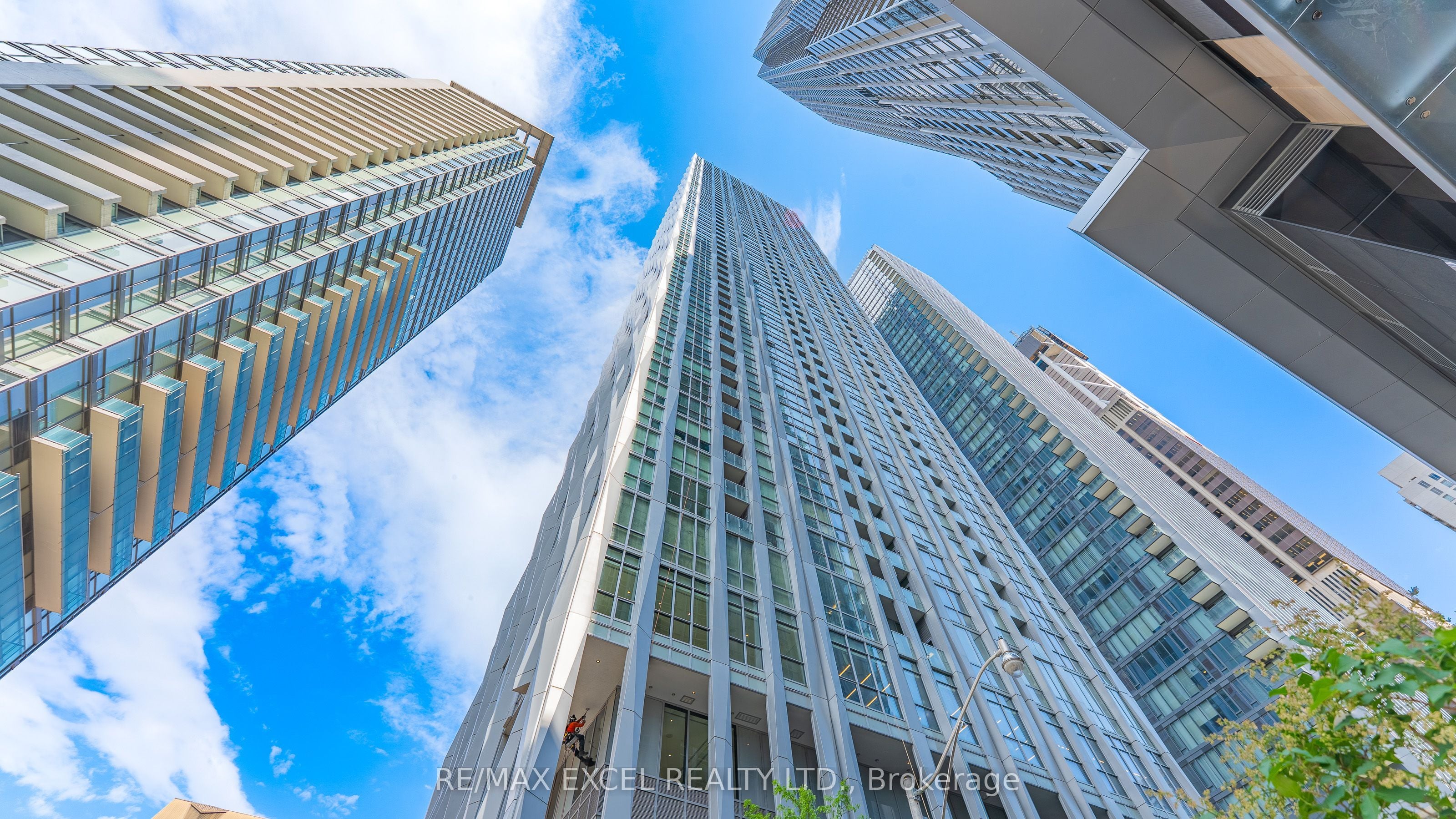 3909-1 Yorkville Avenue, Toronto, ON, M4W 1L1
