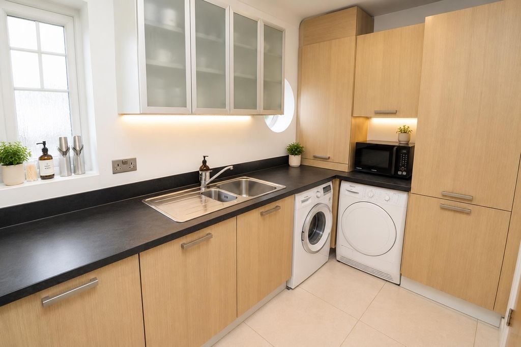 Additional image 5 of 2 bed flat for saleHighbridge Close, Radlett WD7