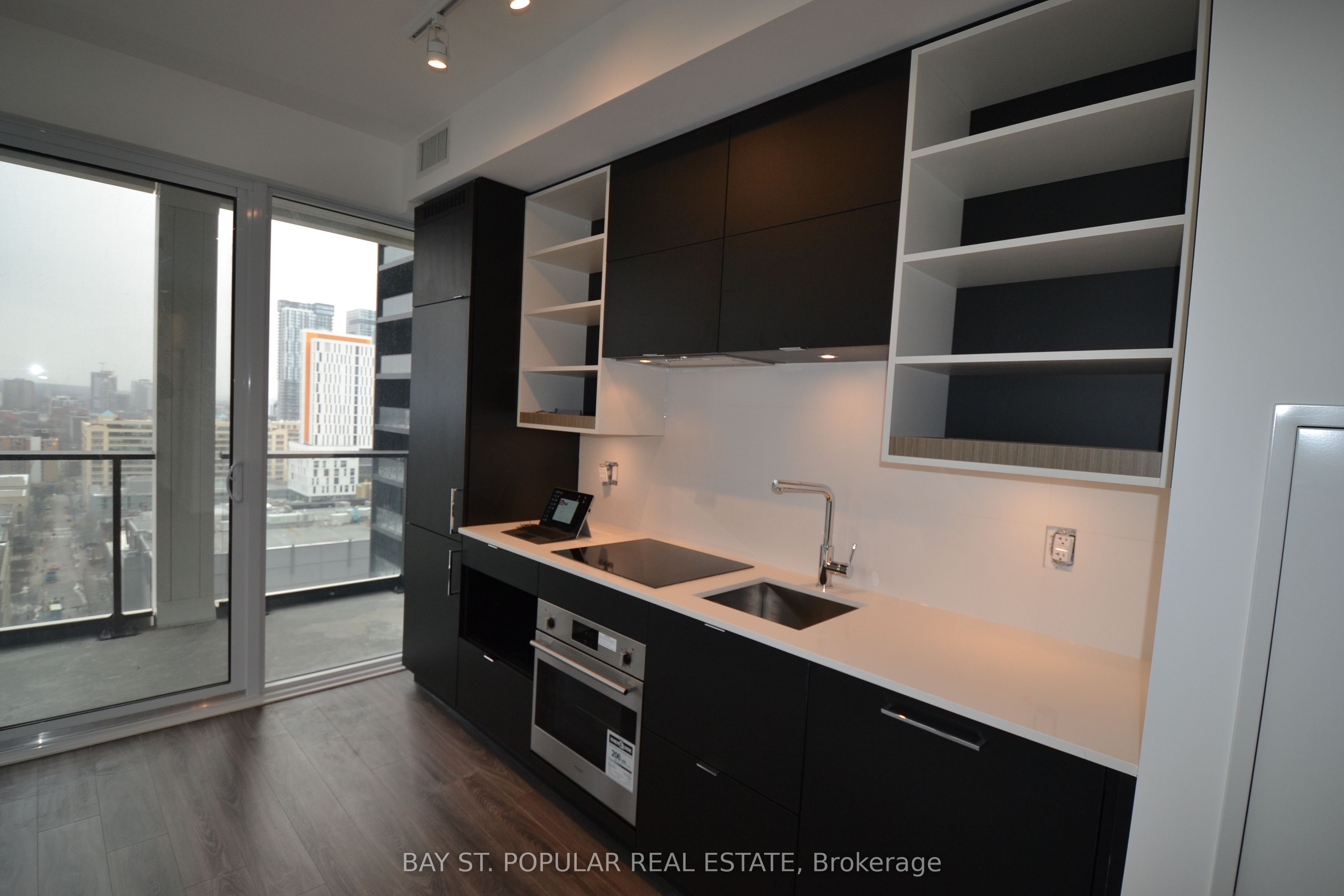 2016-20 Edward Street, Toronto, ON, M5G 1C9 photo 4