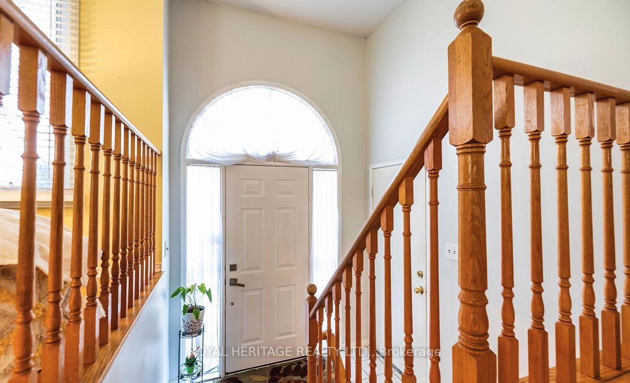 31 Thames Drive N, Whitby, ON, L1R 2M2 photo 4