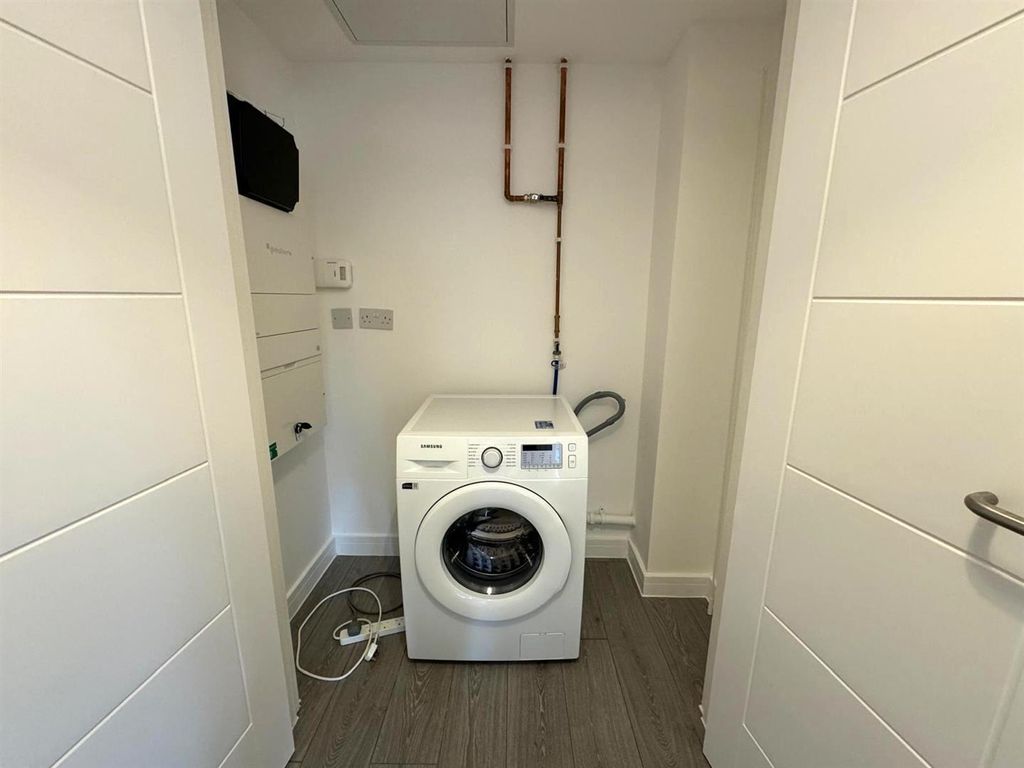 Additional image 9 of 2 bed flat for saleEastwood Road, Rayleigh SS6