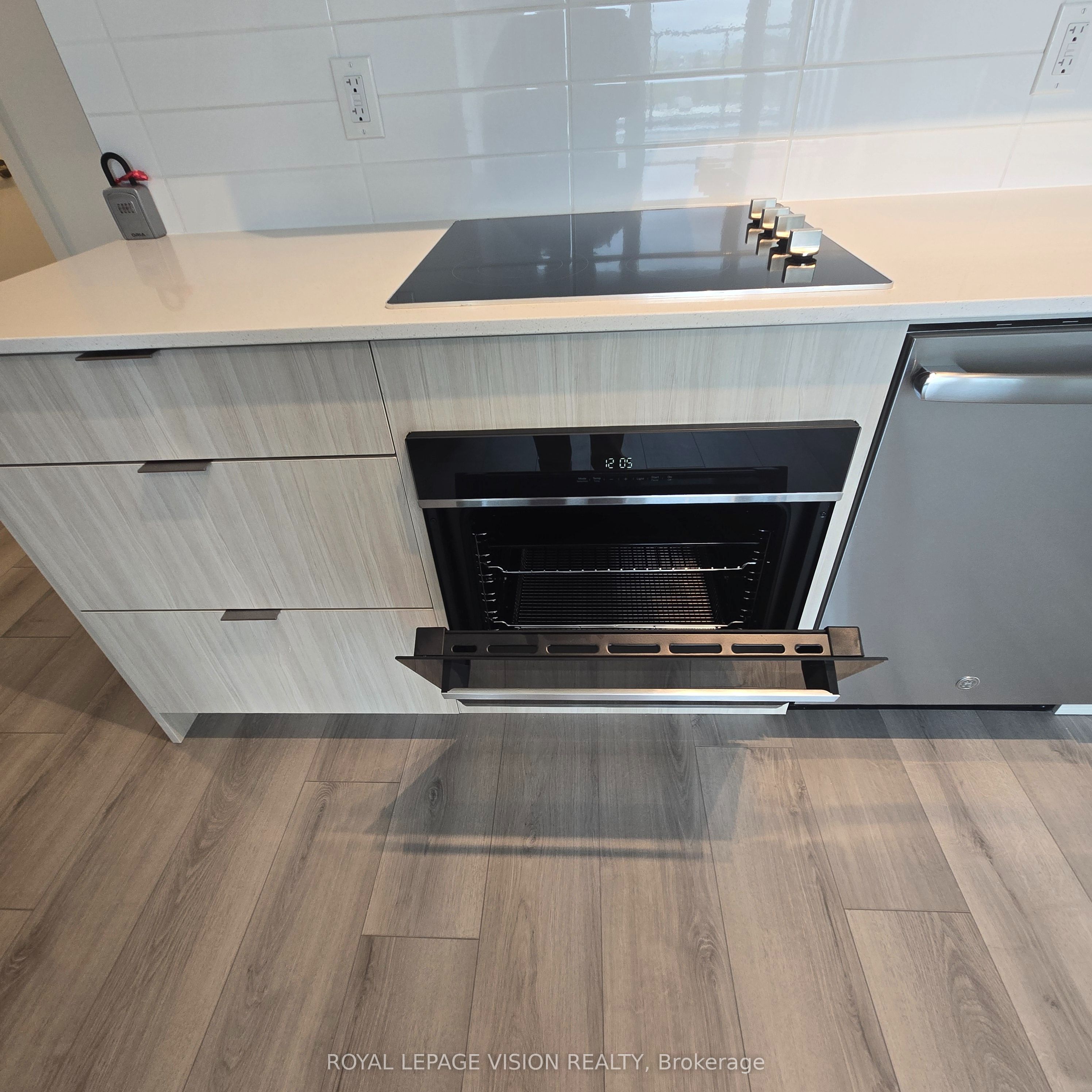 401-20 Deans Drive, Toronto, ON, M1L 0J7 photo 3