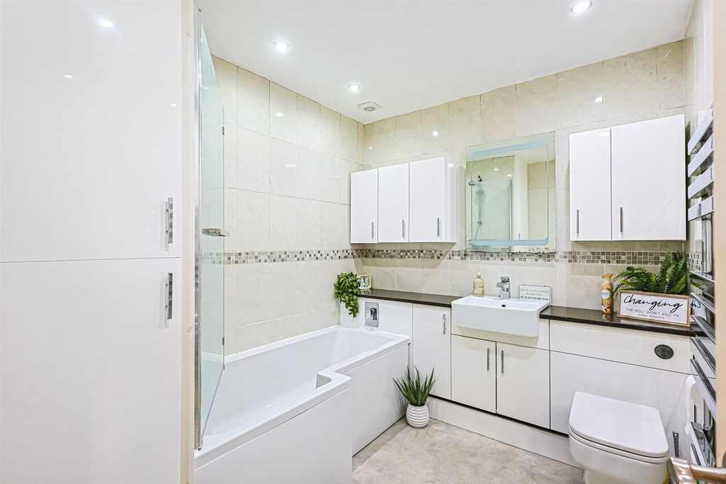Additional image 19 of 4 bed detached bungalow for saleEthelbert Road, Rochford SS4