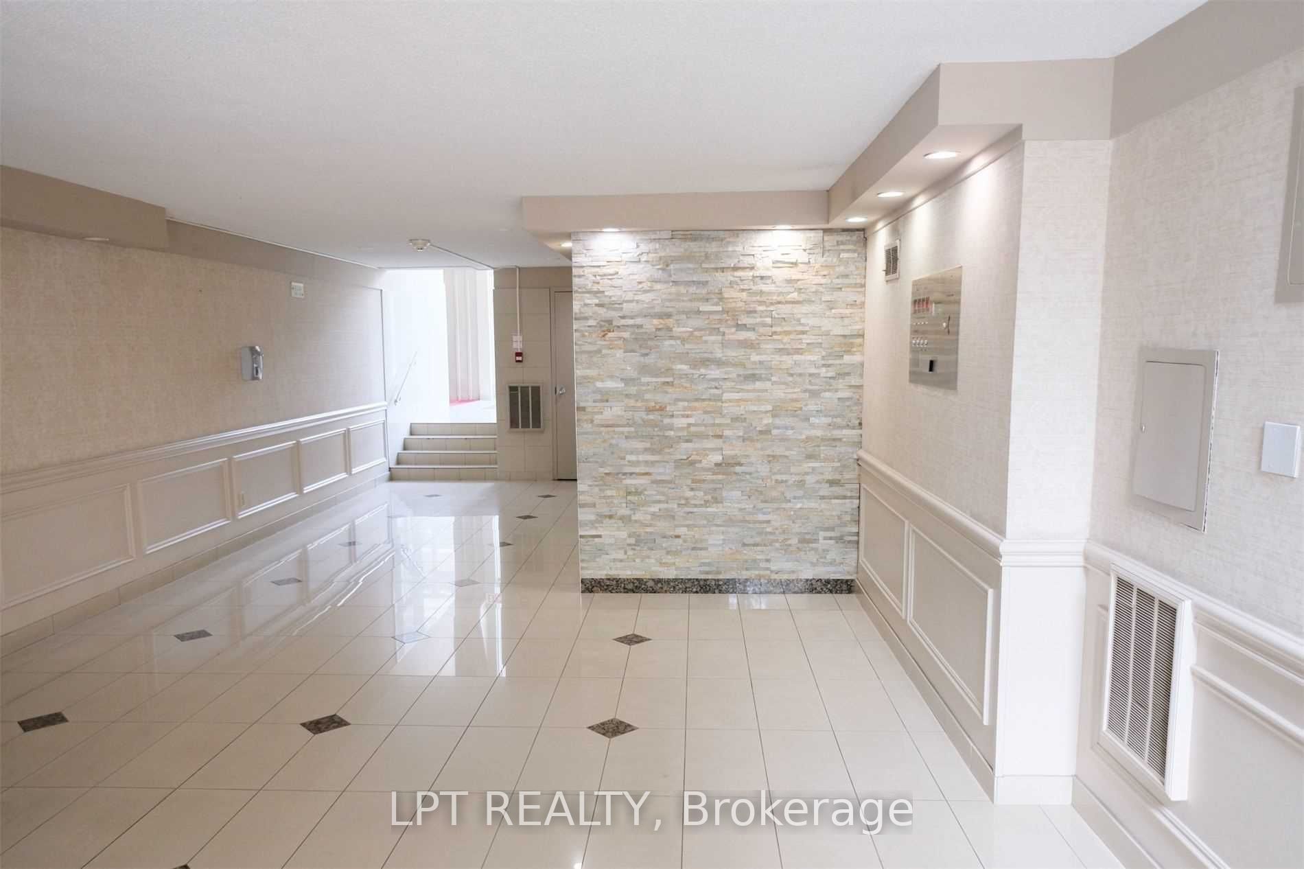 332-2 Valhalla Inn Road, Toronto, ON, M9B 6C3 photo 5