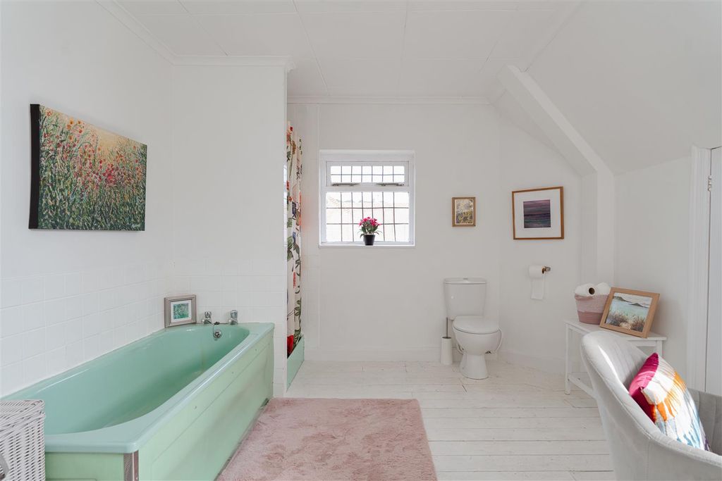 Additional image 21 of 4 bed detached house for salePendleton Road, Redhill RH1