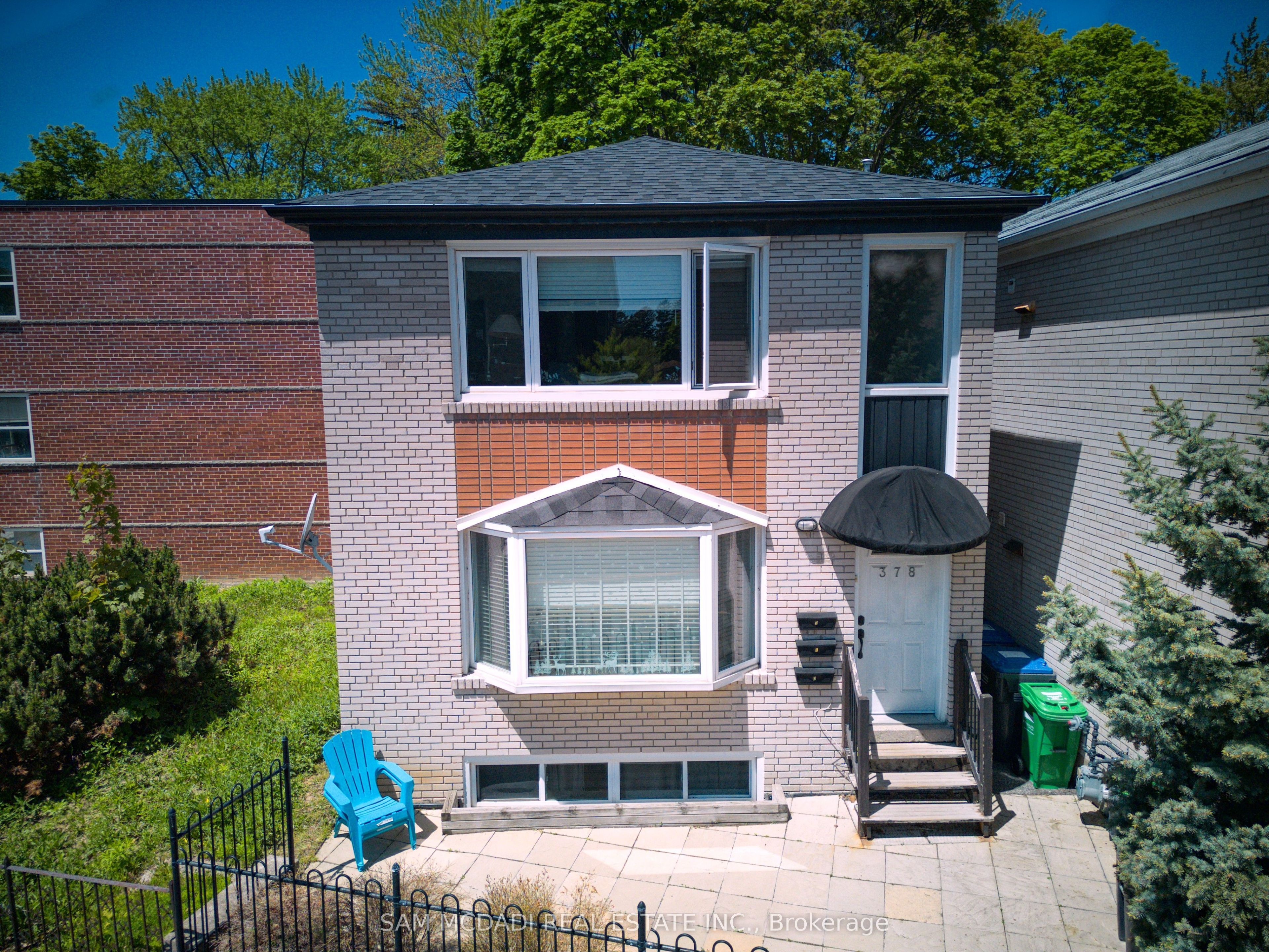 378 Lakeshore Road W, Mississauga, ON, L5H 1H5