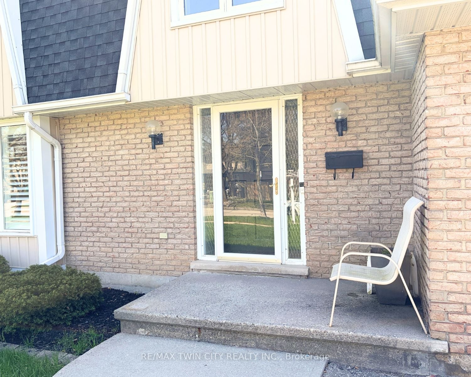 111 Manor Drive, Kitchener, ON, N2A 2T9 photo 2