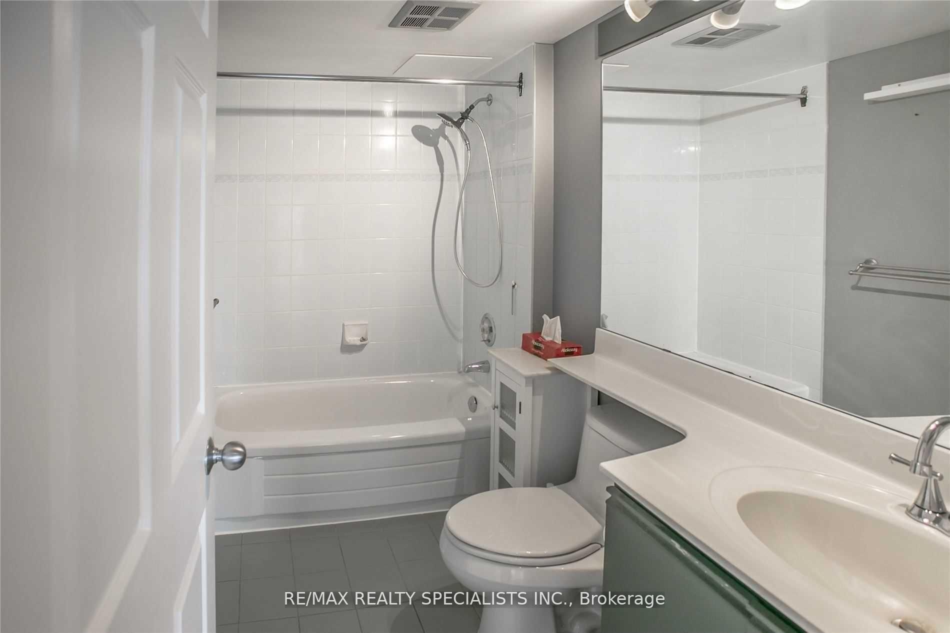 601-45 Kingsbridge Garden Circle, Mississauga, ON, L5R 3K4 photo 5