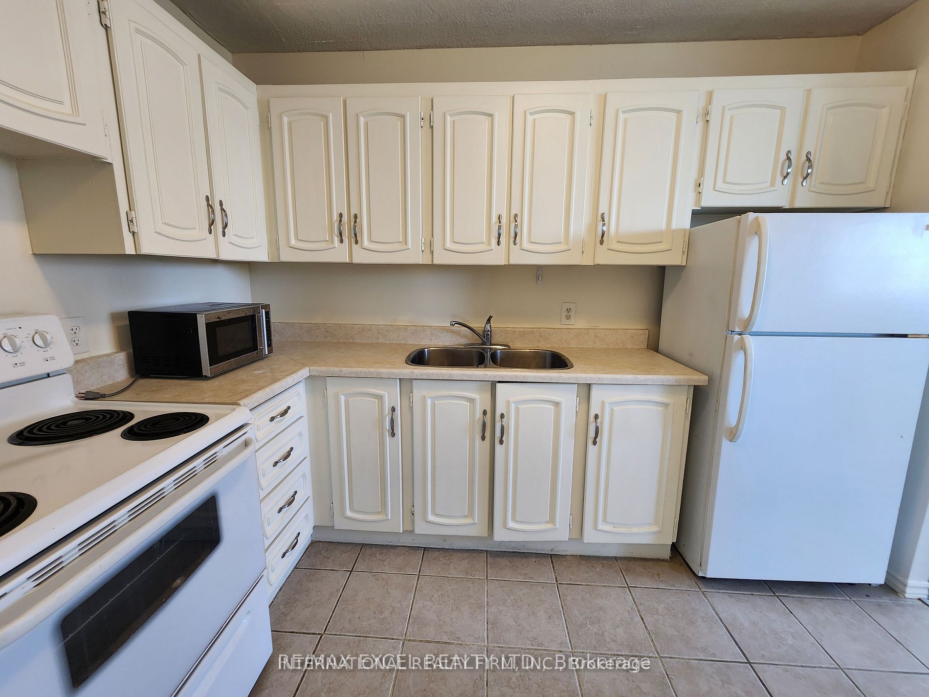 1102-215 Glenridge Avenue, St. Catharines, ON, L2T 3J7 photo 3