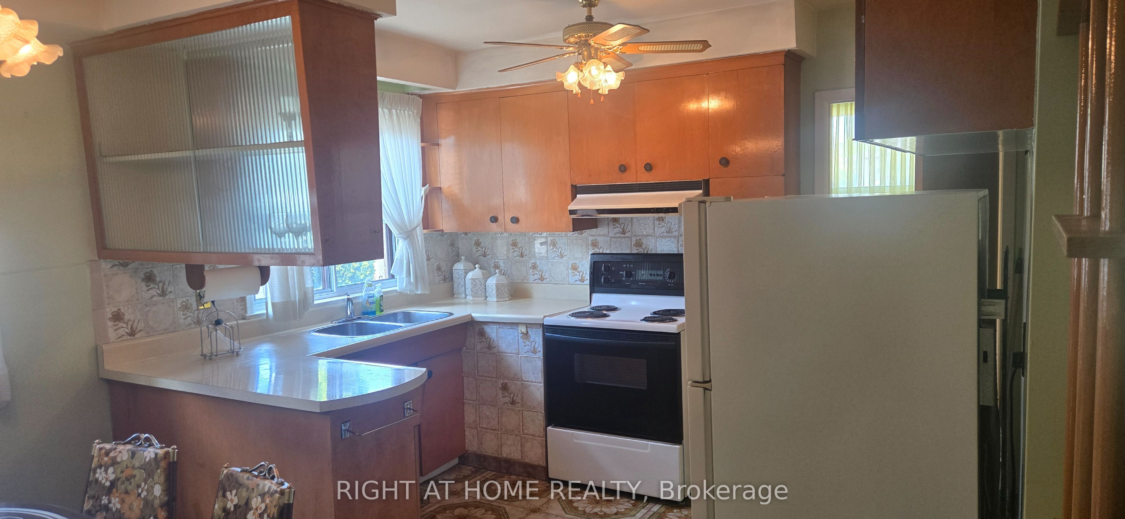 7 Daystrom Drive, Toronto, ON, M9M 2A8 photo 4