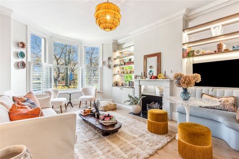 Albert Bridge Road, London SW11
