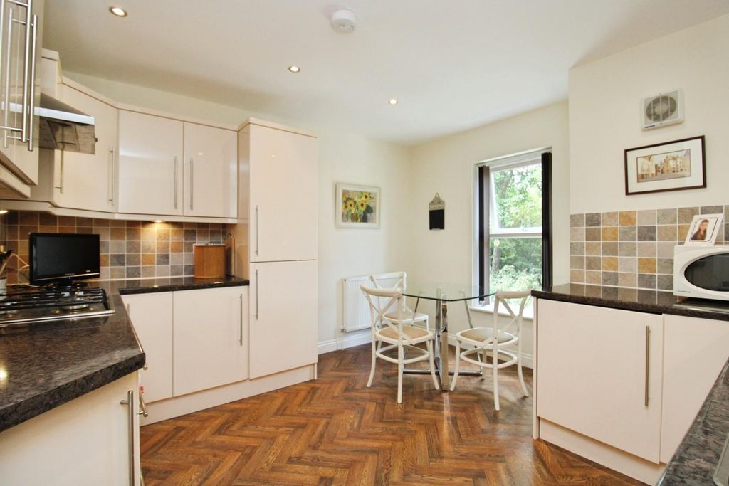 3 bed flat for saleLocker Lane, Ripon HG4 photo 2