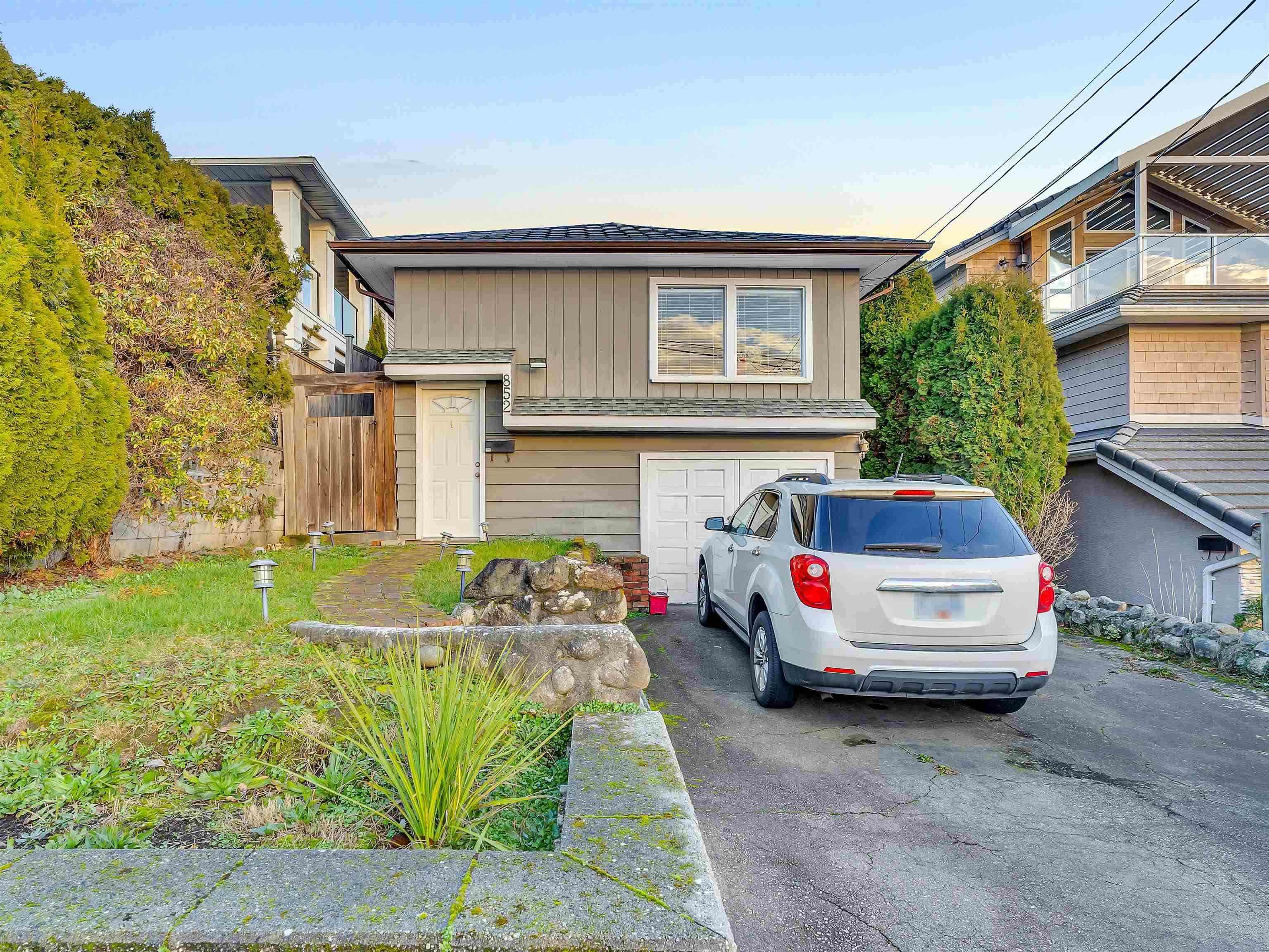 852 Stevens Street, White Rock, BC, V4B 4X2