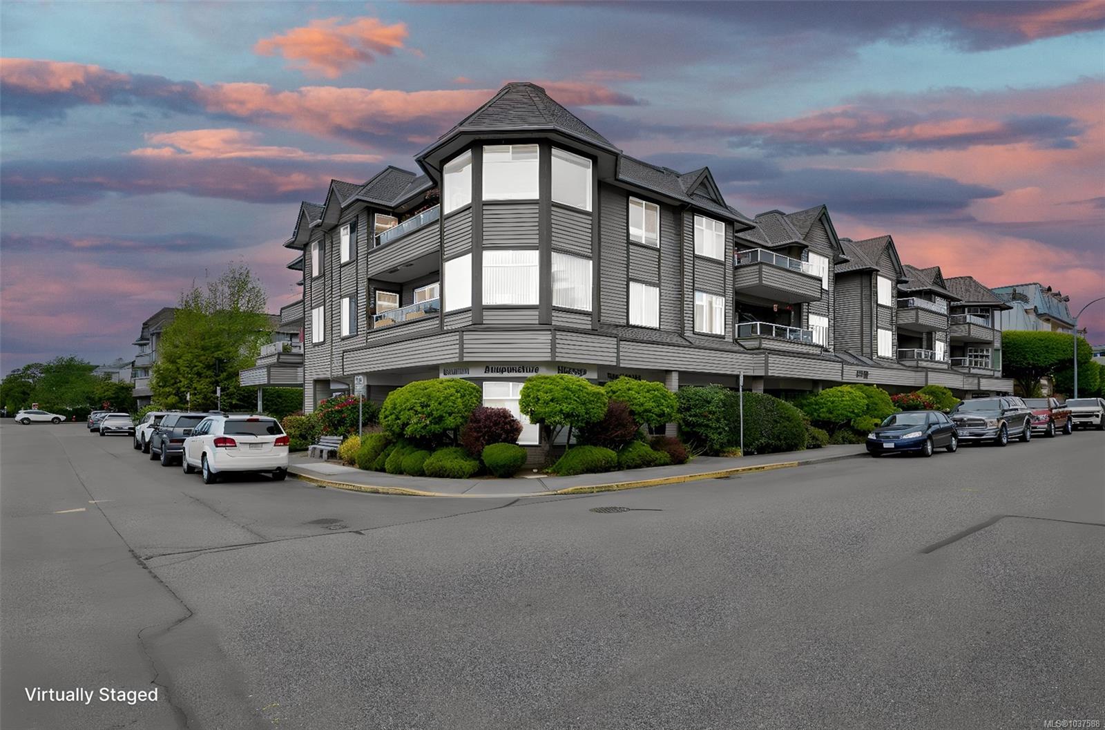 #204-9710 Second Street, Sidney, BC, V8L 3C4 photo 4