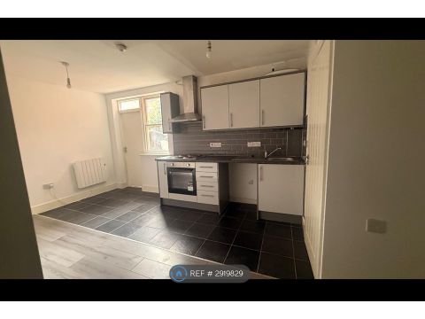Melbourne House, Leicester LE2, Studio to rent