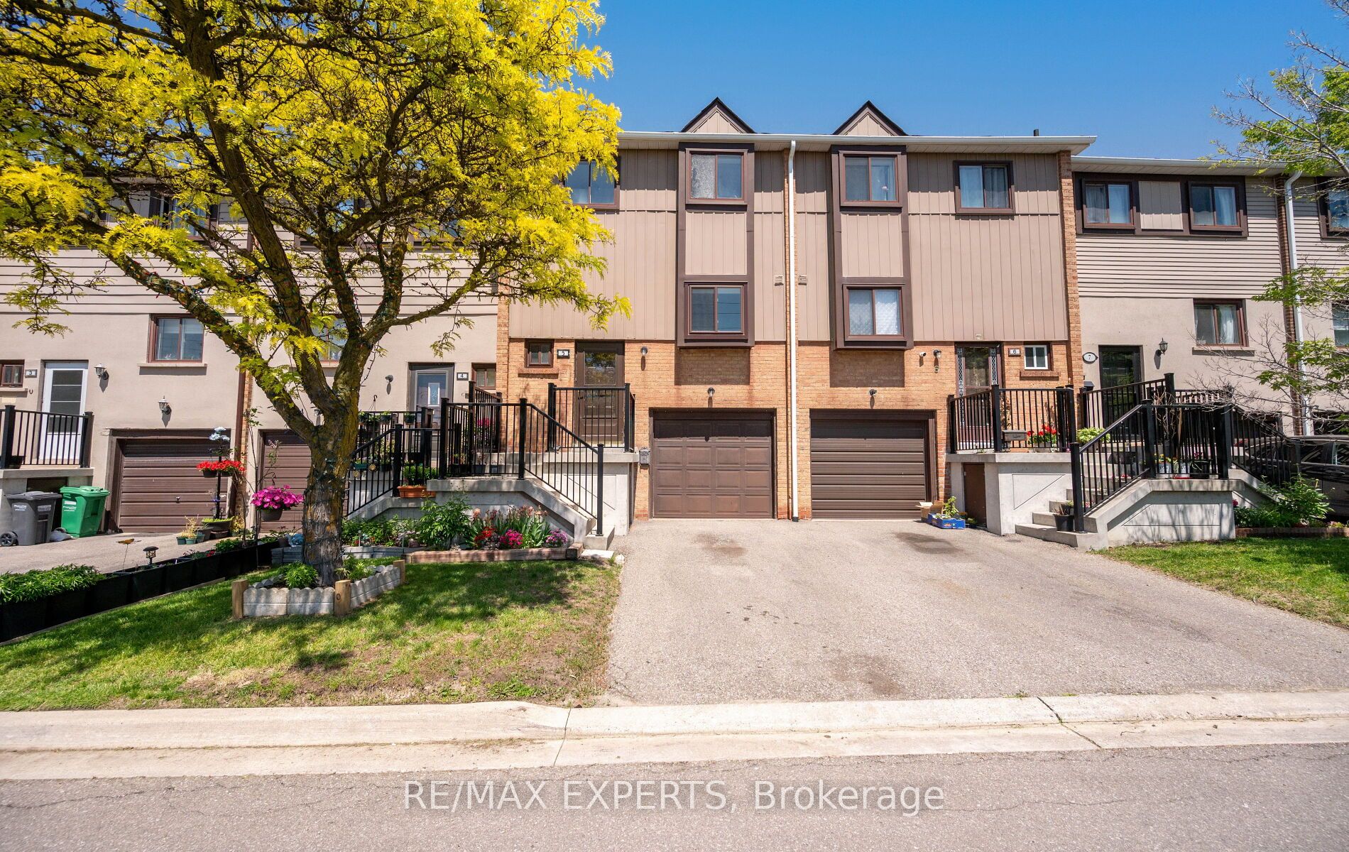 5 Moregate Crescent, Brampton, ON, L6S 3K9