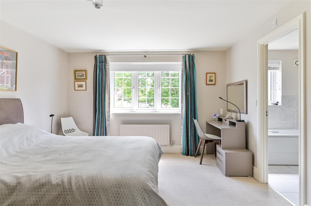 Additional image 13 of 5 bed detached house for saleWellswood Gardens, Reading RG1