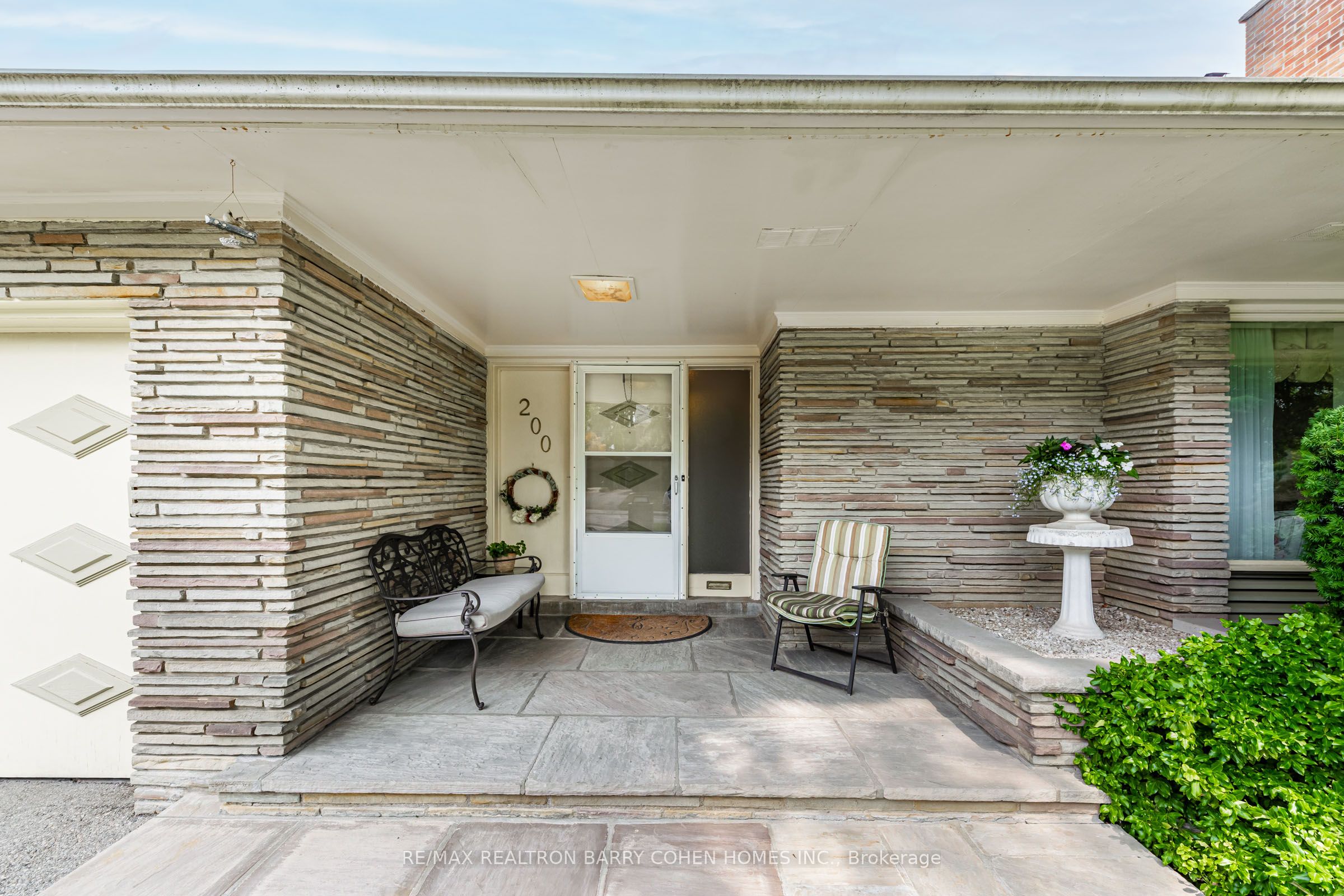 200 Cortleigh Boulevard, Toronto, ON, M5N 1P5 photo 2