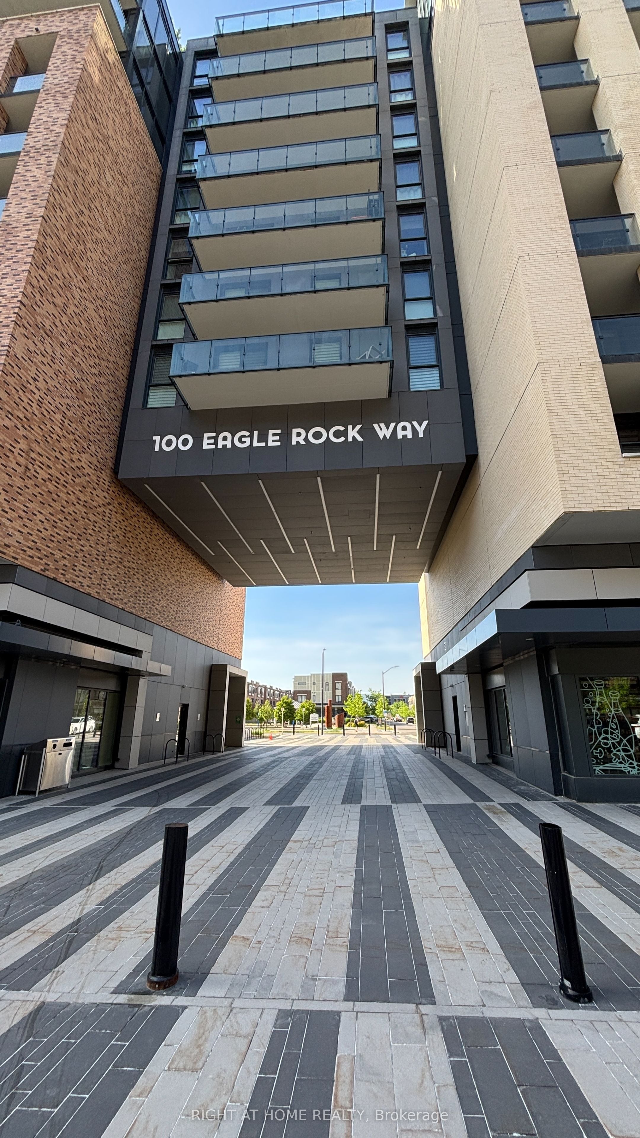311-100 Eagle Rock Way, Vaughan, ON, L6A 5B9 photo 3